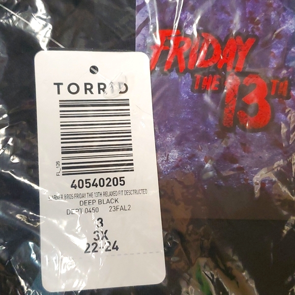 ❤️NWT VINTAGE TORRID TEE - FRIDAY THE 13TH JASON VOORHEES DISTRESSED MASK - PLUS - Picture 6 of 12